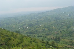 A perte de vue, ces terres montagneuses sont habitées et cultivées