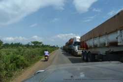 Une file interminable de camions s'étire sur plusieurs kilomètres à la frontière Kenya-Ouganda