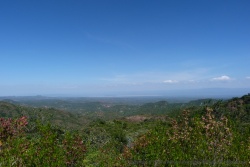 Vue d'en face, on croit apercevoir au milieu des brumes, le lac Baringo