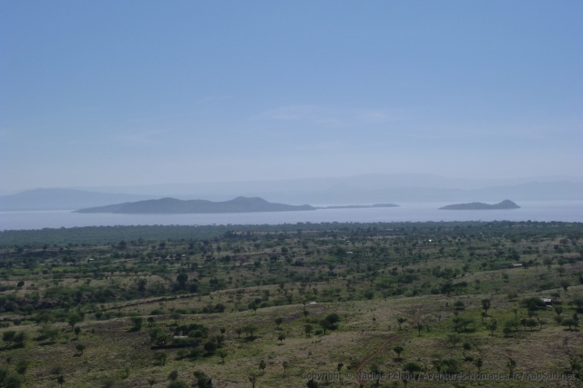 En haut des falaises, un très beau point de vue sur le lac Baringo, au petit matin