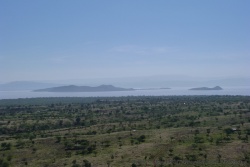 En haut des falaises, un très beau point de vue sur le lac Baringo, au petit matin