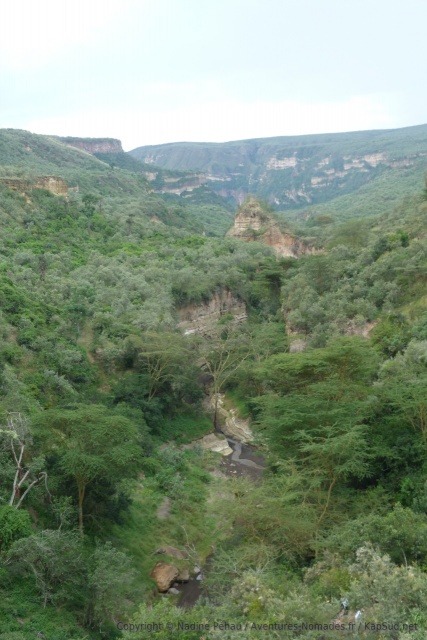 Vu d'en haut, on soupçonne à peine la présence de la Hell's Gorge