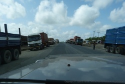 L'axe principal du Kenya est principalement fréquenté par les camions de marchandises