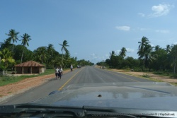 En Afrique, la route est un axe de vie où il y a toujours du spectacle