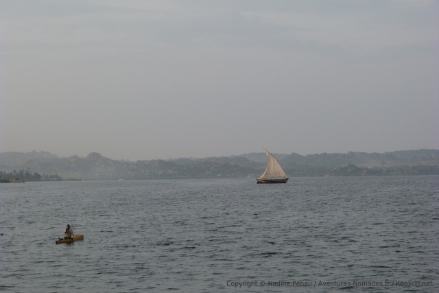 Deux embarcations typiques sur le lac Victoria