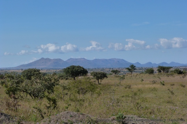 De l'autre côté des montagnes, à quelques kilomètres : le Congo