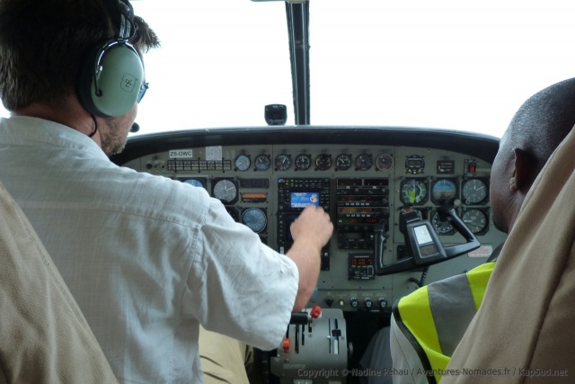 Installés juste derrière le pilote, on peut surveiller ses moindres faits et gestes