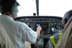 Installés juste derrière le pilote, on peut surveiller ses moindres faits et gestes