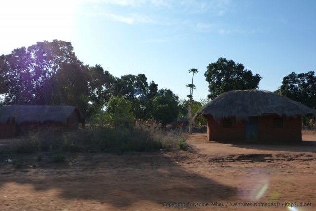 Les jolies cases des villages aux cours parfaitement entretenues
