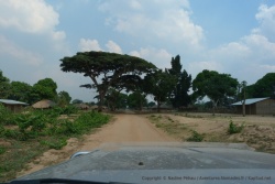 Un village un peu plus moderne que ce qu'on a vu jusqu'à présent
