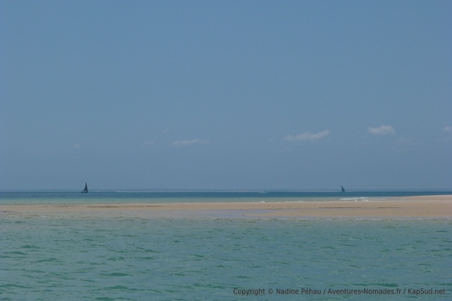 Les boutres sillonnent les eaux du canal du Mozambique