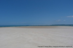 La marée dévoile des étendues immenses de sable fin