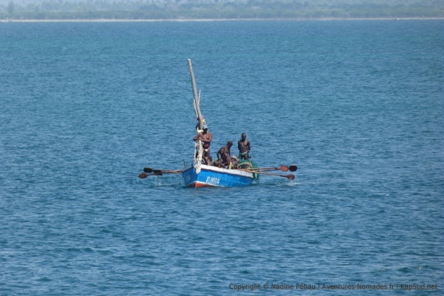 Depuis un bon moment déjà, depuis la jetée, on observe ce groupe de pêcheurs en pleine action