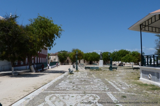 La place en front de mer est un lieu de vie très agréable