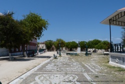 La place en front de mer est un lieu de vie très agréable
