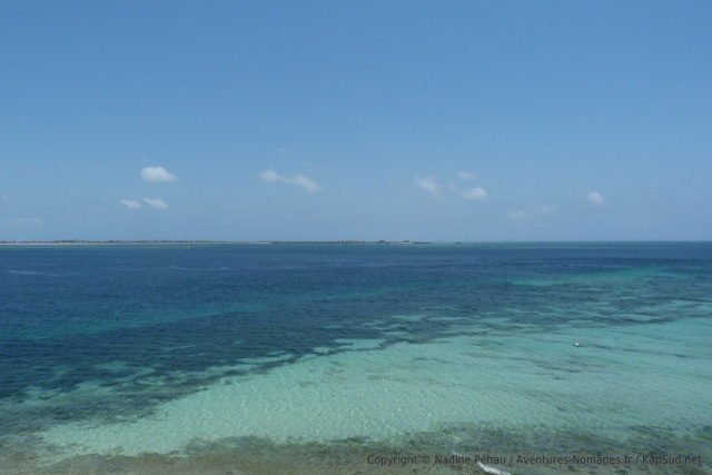 Les couleurs turquoises et émeraudes des eaux aussi limpides invitent à la baignade