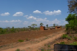 Les maisons des villages sont maintenant construites en dur
