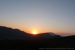 Le soleil se couche très tôt, mais c'est quand même très beau
