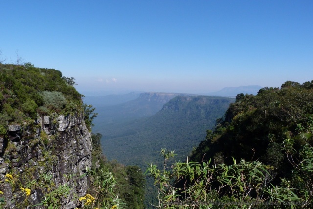 Vue depuis la God's Window sur le spectaculaire escarpement du Drakensberg
