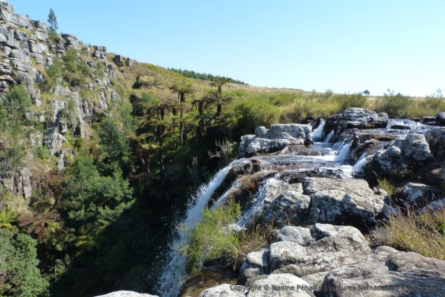 Encore de très jolies chutes à la végétation luxuriante près du Pinnacle