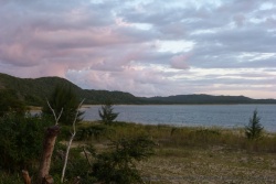 Le lac Sibaya est immense et bordé par de belles collines
