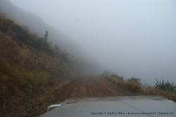 Plus on grimpe, plus on s'enfonce dans les nuages, plus la tension monte !