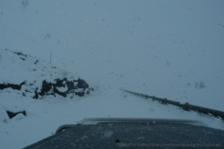 La soi-disant route est totalement recouverte de neige