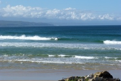Comme souvent, les surfeurs profitent au maximum des vagues