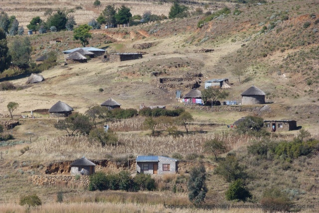 Les villages du Lesotho sont accrochés au flanc des montagnes