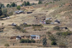 Les villages du Lesotho sont accrochés au flanc des montagnes