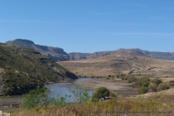 Nous retrouvons la rivière Orange, appelée Senqu au Lesotho