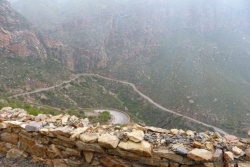 De temps en temps, une percée dans les nuages nous laisse apercevoir les panoramas à l'à pi