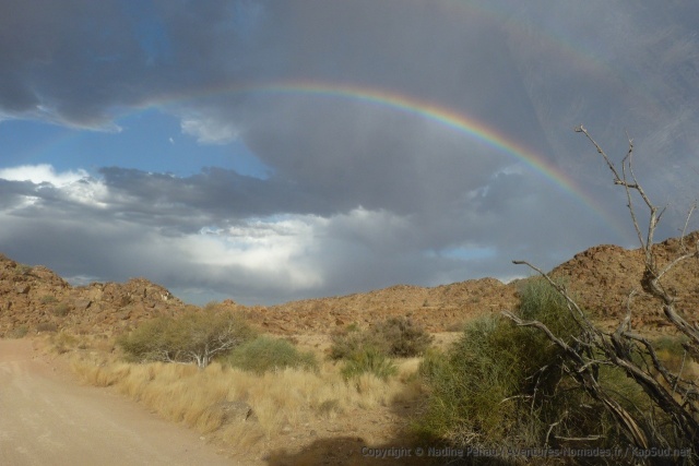 Un immense arc-en-ciel annonce peut-être une pluie salvatrice
