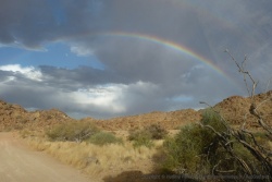 Un immense arc-en-ciel annonce peut-être une pluie salvatrice