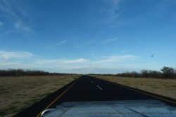 La plupart du temps, les paysages du Botswana sont très monotones sur la route