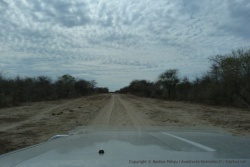 Cette piste isolée nous fait quitter le Botswana pour la Namibie