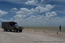 David et son fidèle Totoy, tous 2 tentés par la traversée du pan d'Etosha