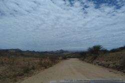 Nous arrivons par les pistes à quelques kilomètres de Windhoek la capitale