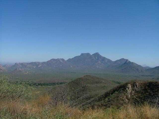 Vue de plaines et de montagnes