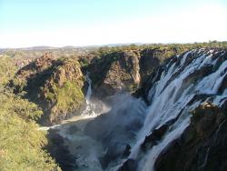 Les chutes de Ruacana à la frontière avec la Namibie