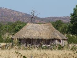 Case de paysan sur la piste Cahama - Ruacana