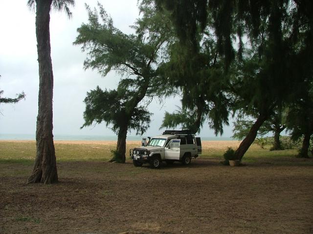 Notre camping à Grand Popo à l'ombre des grands arbres, directement sur la plage : vous avez dit paradisiaque ?