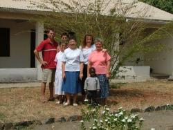 Photos de famille à la mission de Karna