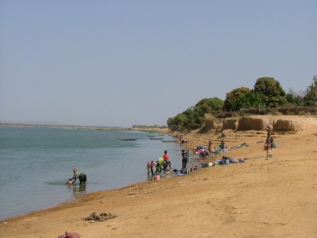 Sur les bords du Niger, tout le monde s'active