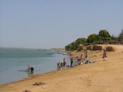 Sur les bords du Niger, tout le monde s'active