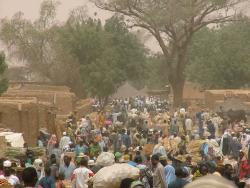 Grande foule au marché de Baleyara