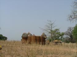 Tatas dispersés ça et là en pays Tamberma