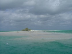Le temps se gâte, l'îlot paradisiaque prend des allures hostiles