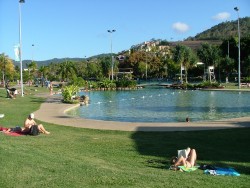 Airlie Beach et sa piscine publique turquoise en front de mer