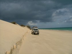 Le temps se gâte, la marée monte, le sable devient très mou, le retour au bivouac s'impose